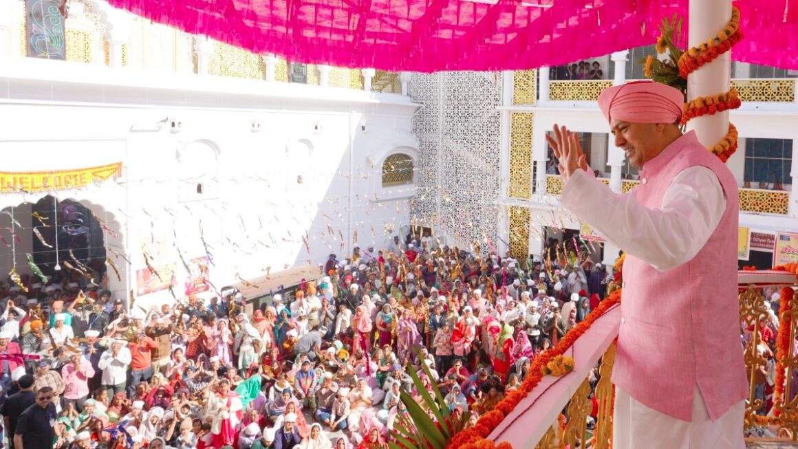 श्री झंडा जी महोत्सव 2025- गुरु मंत्र पाकर धन्य-धन्य हुई  गुरु की प्यारी संगतें