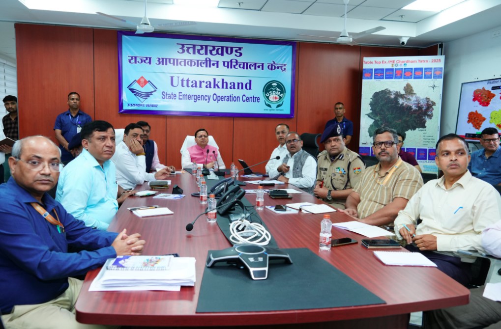 मुख्यमंत्री ने राज्य आपतकालीन परिचालन केन्द्र पहुंचकर प्रदेश में हो रही अतिवृष्टि का लिया जायजा