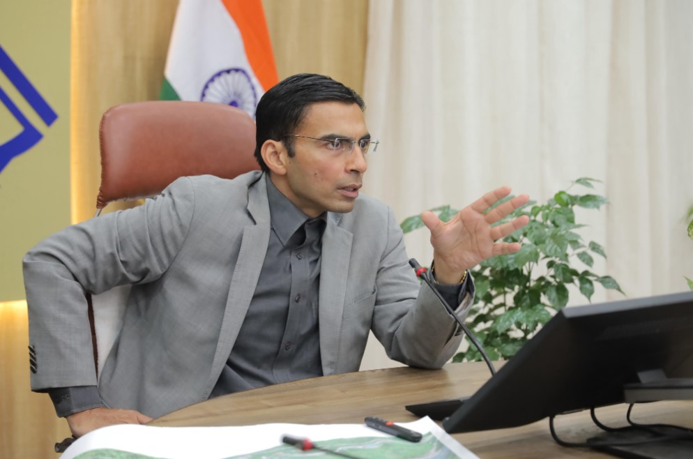 सीएम की प्रेरणा से आखिर डीएम जिले में ले ही आए आधुनिक लांग रेंज इमरजेंसी सायरन, आपदा परिचालन केन्द्र में किया परीक्षण