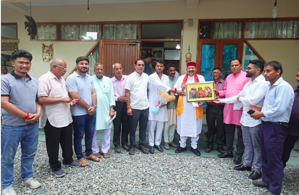 राजजात मानचित्र पर कुरुड़ व देवराला को अंकित करने को लेकर महाराज से मिला प्रतिनिधिमंडल