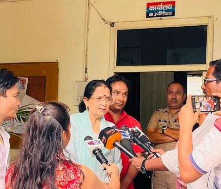 कूड़ा बीनने वाली किशोरी की मौत के मामले में राज्य महिला आयोग ने गंभीरता से कार्रवाई करने के दिए निर्देशकूड़ा बीनने वाली किशोरी की मौत के मामले में राज्य महिला आयोग ने गंभीरता से कार्रवाई करने के दिए निर्देश