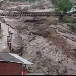हिमाचल में मूसलाधार बारिश से जनजीवन अस्त-व्यस्त, 300 से अधिक सड़कें ठप