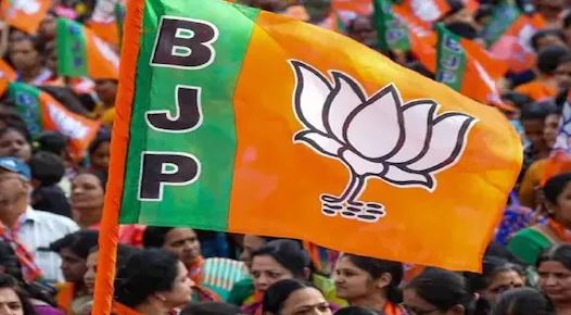 भाजपा ने विपक्ष पर कसा तंज—’जो लोकतंत्र लिख नहीं सकते, वे सिखाने चले हैं’