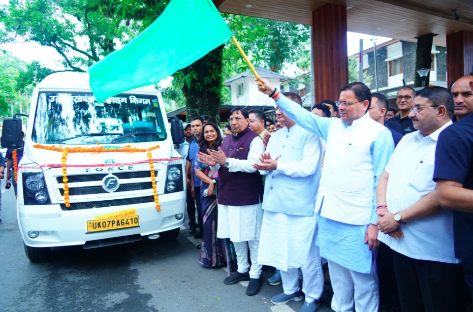 उत्तराखंड में शुरू हुई 20 एसी टैम्पो ट्रैवलर सेवाएं, सीएम धामी ने किया फ्लैग ऑफ