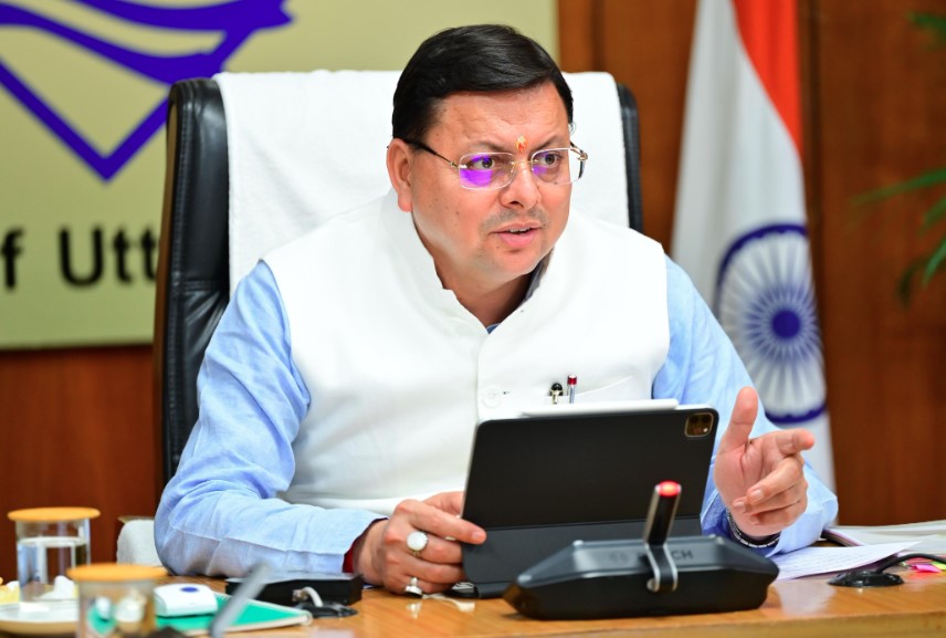 सीएम धामी के निर्देश पर उत्तरकाशी और देहरादून में यूनिवर्सल कार्टन का वितरण शुरू