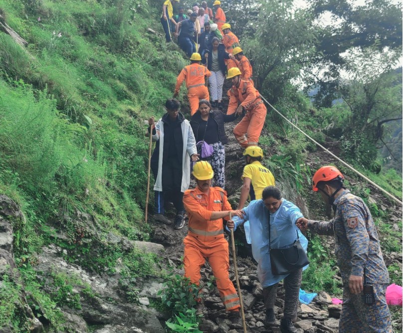 भूस्खलन में फंसे 2800 से अधिक तीर्थयात्रियों को NDRF ने निकाला सुरक्षित