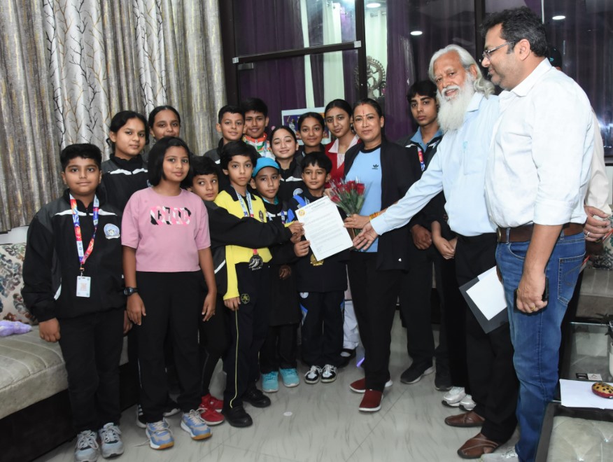 पदक विजेताओं को खेल मंत्री ने किया सम्मानित