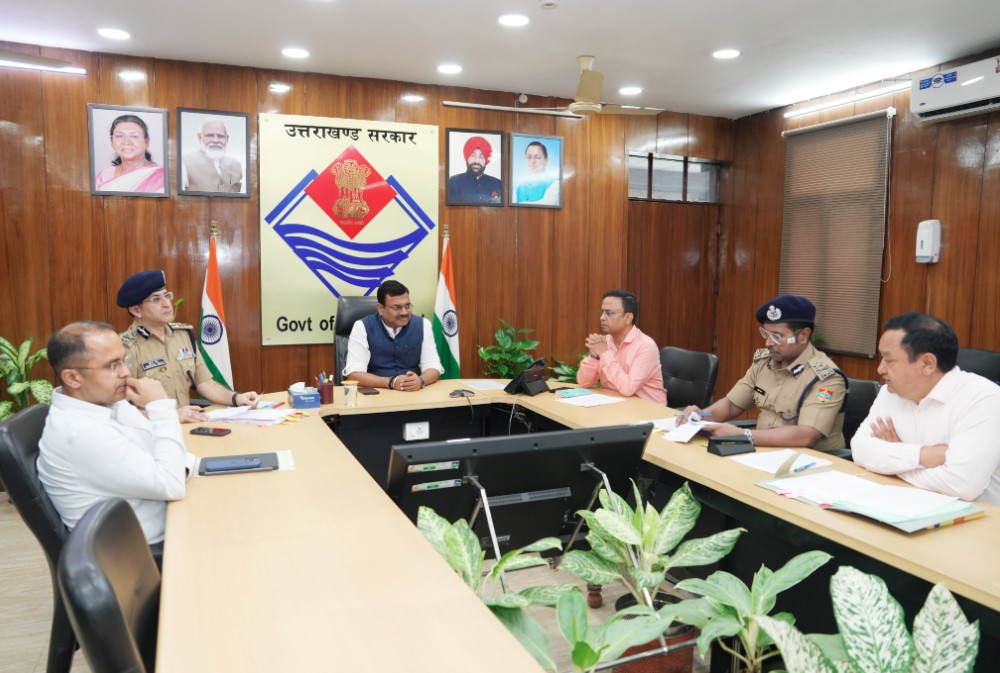 धार्मिक स्थलों की ओर जाने वाले मार्गों से अतिक्रमण हटाकर चौड़ीकरण कराया जाए- मुख्य सचिव