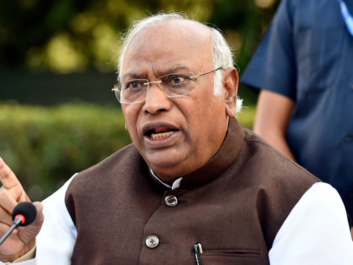 एसआईआर प्रक्रिया पर संसद में चर्चा की मांग तेज, खरगे ने उठाए पारदर्शिता पर सवाल