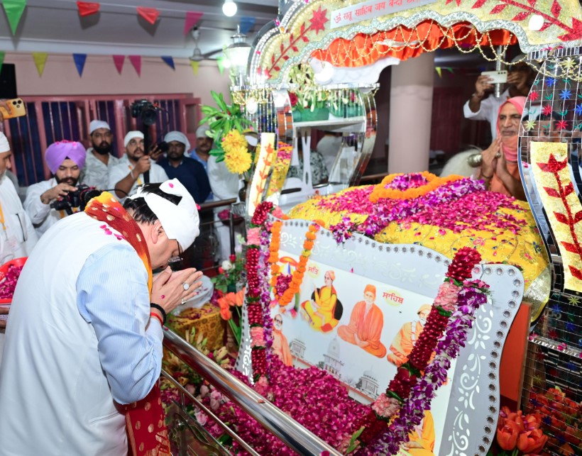 मुख्यमंत्री ने ब्रह्म निवास आश्रम में पूज्य सतगुरु लाल दास महाराज को दी श्रद्धांजलि