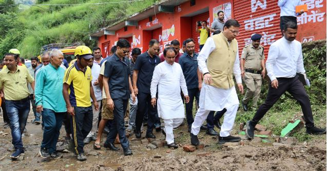 मुख्यमंत्री ने आपदा प्रभावितों के बीच पहुंचकर पोछे आंसू, कहा पूरा राज्य आपके साथ खड़ा