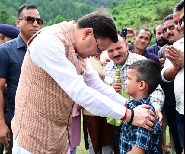 मुख्यमंत्री धामी ने कुलसारी में आपदा राहत शिविर का किया निरीक्षण