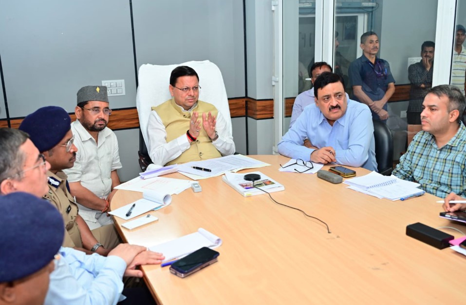 दूसरे दिन भी जिले में रहकर रेस्क्यू ऑपरेशन की निगरानी और निर्देशन में जुटे रहे सीएम धामी