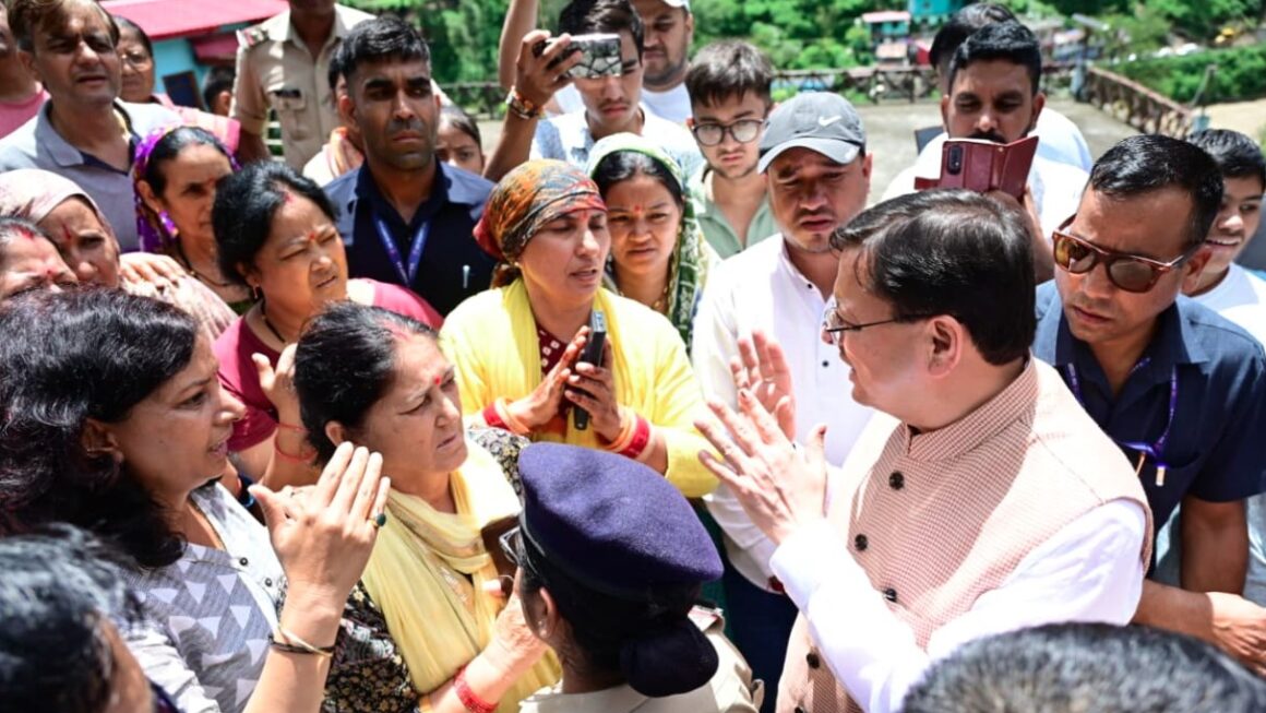 थराली पहुंचे सीएम धामी, आपदा प्रभावित परिवारों से की मुलाकात