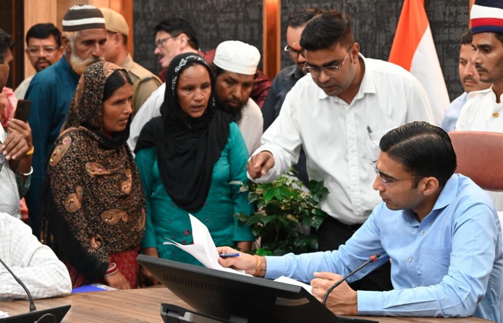 जिला प्रशासन की त्वरित कार्यवाही, 2 घंटे में अतिक्रमण ध्वस्त