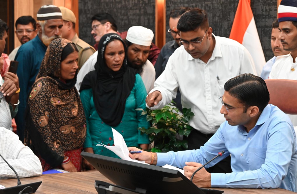 जिला प्रशासन की त्वरित कार्यवाही, 2 घंटे में अतिक्रमण ध्वस्त