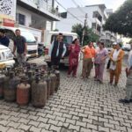 अवैध गैस रिफिलिंग पर जिला प्रशासन सख्त, 34 सिलेंडर जब्त