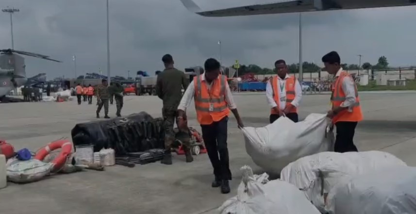 मौसम की चुनौतियों के बीच राहत अभियान जारी, फंसे लोगों को मिल रही मदद