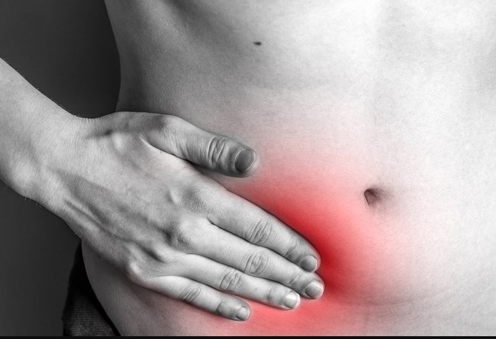 भारी वजन उठाने से ही नहीं, इन कारणों से भी हो सकता है हर्निया