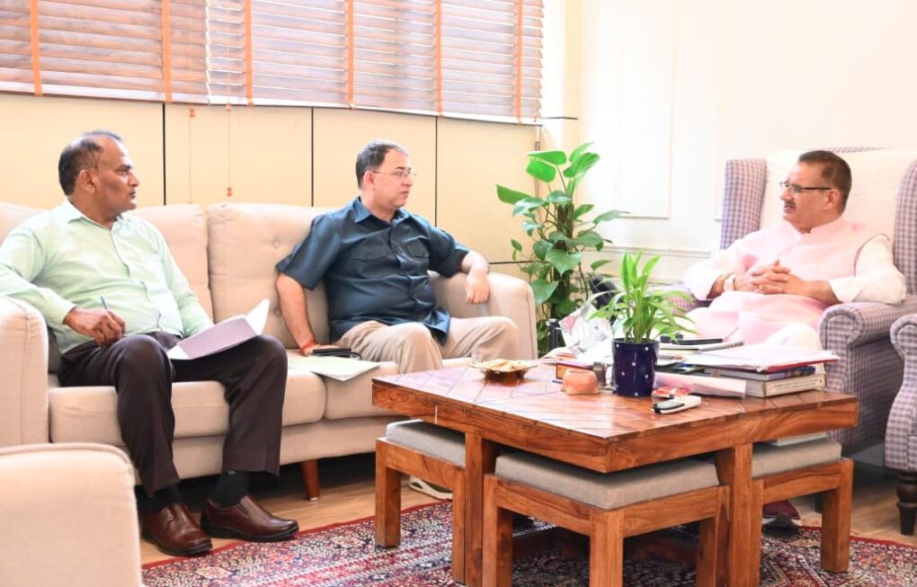 अतिवृष्टि से किसानों की फसलें तबाह, कृषि मंत्री ने ली समीक्षा बैठक