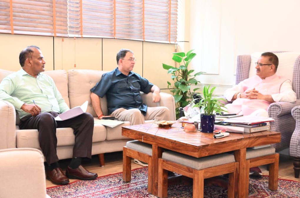 अतिवृष्टि से किसानों की फसलें तबाह, कृषि मंत्री ने ली समीक्षा बैठक