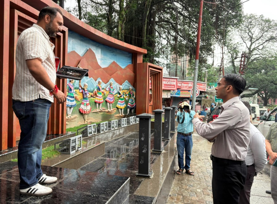देहरादून के प्रमुख चौराहों को मिला पहाड़ी अंदाज का नया स्वरूप