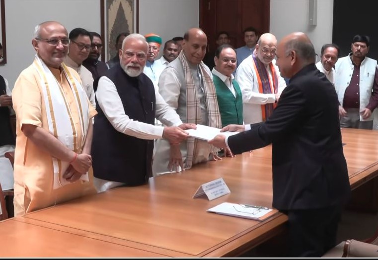 उपराष्ट्रपति पद के लिए एनडीए उम्मीदवार सीपी राधाकृष्णन ने भरा नामांकन