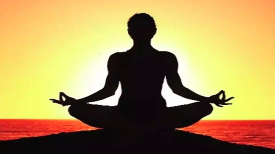 तनाव और रिश्तों की खटास को करें दूर, योग से पाएं भावनात्मक मजबूती