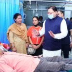 सीएम धामी ने  पत्रकार मोहन भुलानी से अस्पताल में की मुलाकात