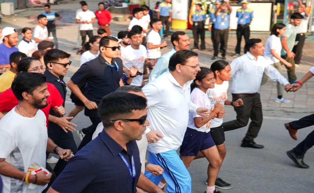 मुख्यमंत्री ने ‘नमो युवा रन’ का किया शुभारंभ, दौड़ में भाग लेकर युवाओं का बढ़ाया उत्साह