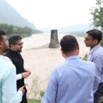 डीएम सविन बंसल ने मालदेवता, खैरी धनौला, किसनपुरी बांडावाली और कोठालगेट के पुलों व सड़कों का किया निरीक्षण
