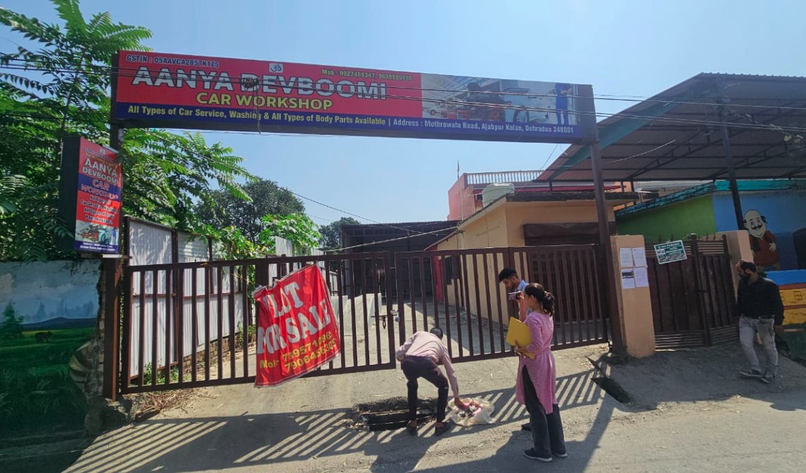 अवैध निर्माणों पर एमडीडीए की सख़्त कार्रवाई, अजबपुर कला मोथरोवाला रोड पर अवैध व्यावसायिक निर्माण सील