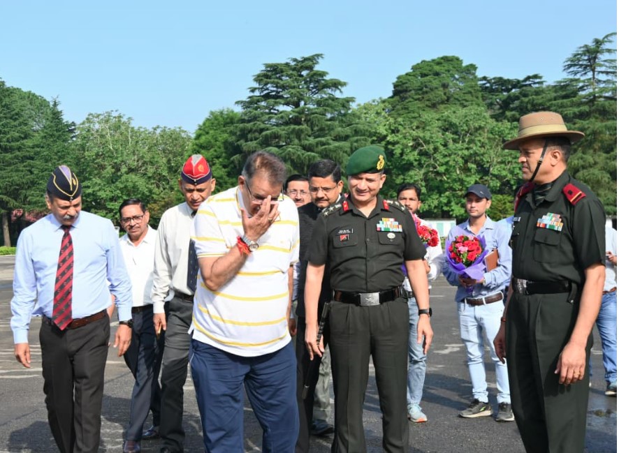 लैंसडाउन पहुंचे सैनिक कल्याण मंत्री गणेश जोशी, अपनी कर्मभूमि को किया नमन