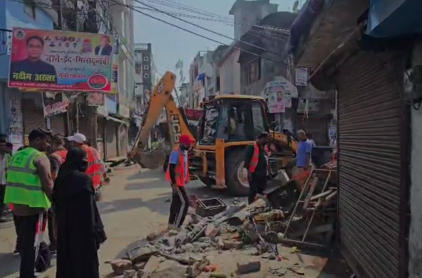 काशीपुर में उपद्रव के बाद चला बुलडोजर, अतिक्रमण पर प्रशासन की बड़ी कार्रवाई