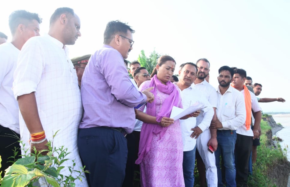कैबिनेट मंत्री रेखा आर्या ने किया आपदाग्रस्त क्षेत्र का निरीक्षण