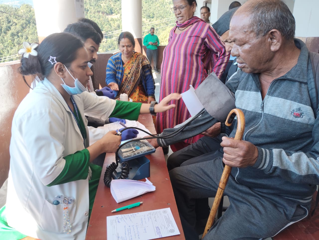 गैरसैंण में निःशुल्क स्वास्थ्य शिविर का मरीजों ने उठाया लाभ