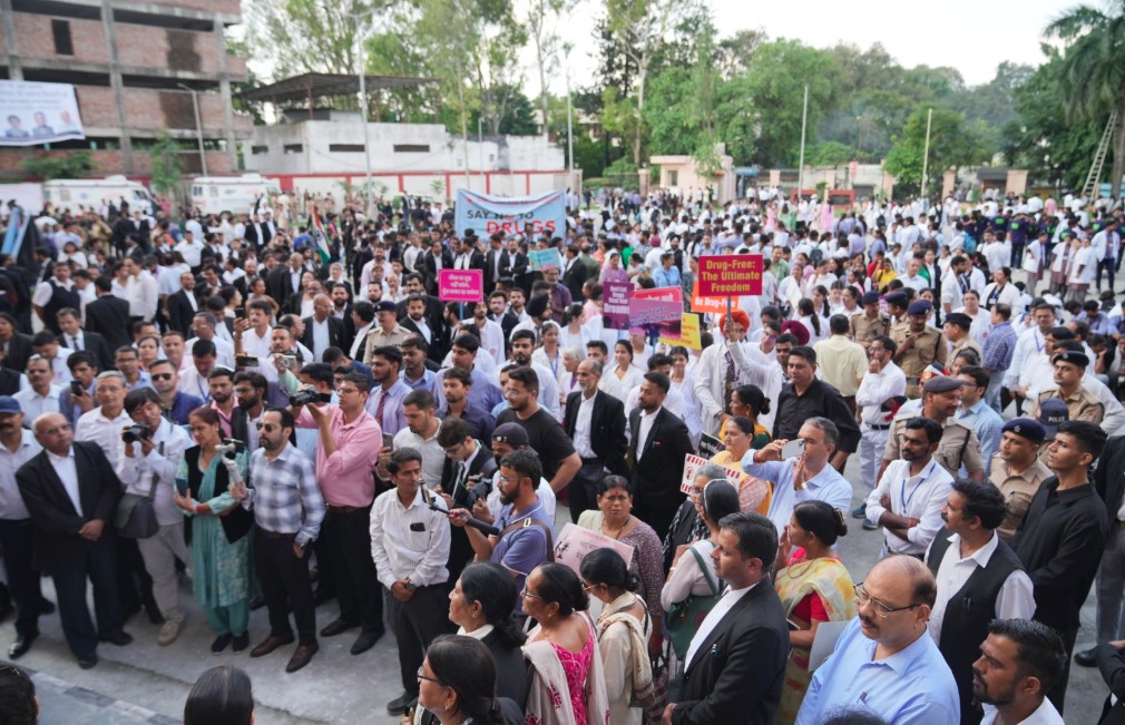 श्री गुरु राम राय विश्वविद्यालय ने नशा मुक्त समाज के लिए निकाली विशाल रैली