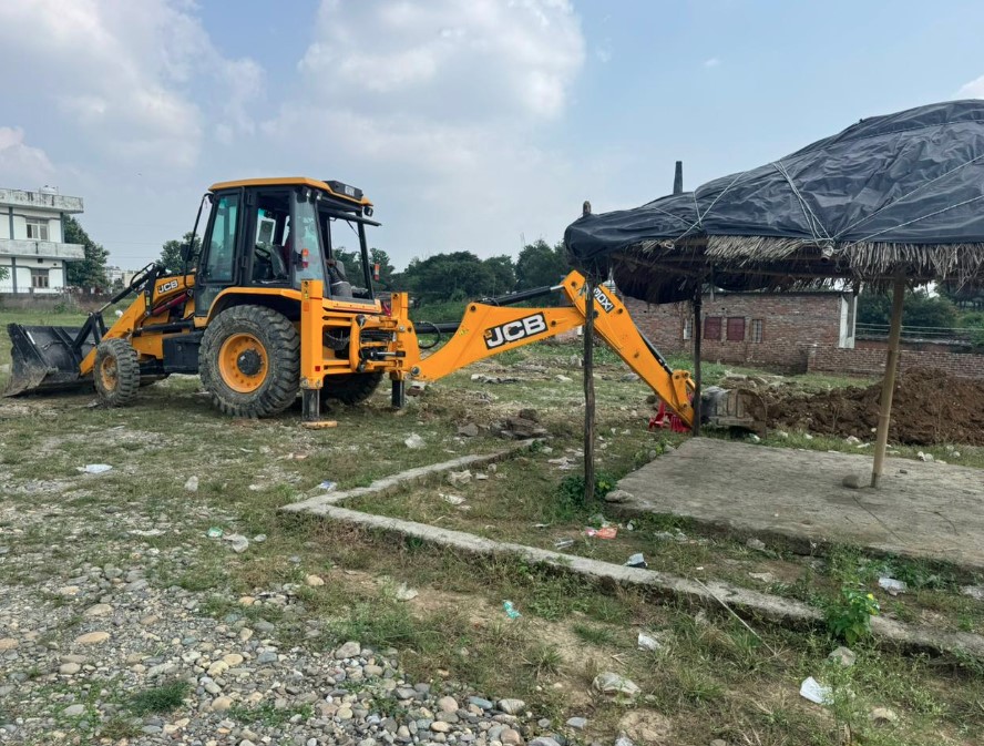 अवैध प्लॉटिंग और निर्माणों पर चला एमडीडीए का बुलडोजर, कई अवैध व्यवसायिक एंव आवासीय निर्माण सील