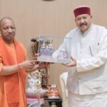 कैबिनेट मंत्री सतपाल महाराज ने उत्तर प्रदेश के मुख्यमंत्री योगी आदित्यनाथ से की शिष्टाचार भेंट