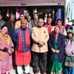 देश के प्रथम गांव माणा पहुंचे ग्राम्य विकास मंत्री गणेश जोशी, सेना के जवानों और ग्रामीणों से की मुलाकात