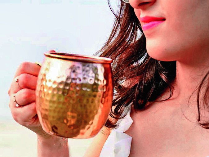 क्या आप भी तांबे के बर्तन से पीते हैं पानी, अगर हां, तो जान लीजिये इसके नुकसान