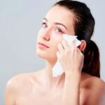 वेट वाइप्स से चेहरे की सफाई करना पड़ सकता है भारी, जानें इसके नुकसान