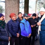 सीएम धामी ने सुबह भ्रमण के दौरान स्थानीय लोगों और पर्यटकों से किया संवाद