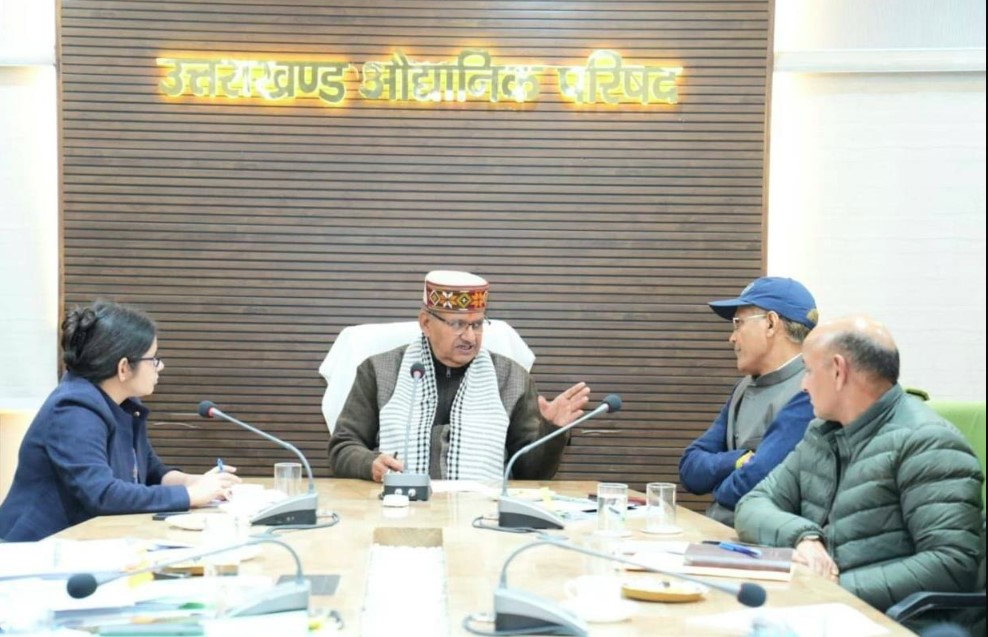 देहरादून में कृषि-उद्यान अधिकारियों की बैठक, गणेश जोशी ने पॉलीहाउस योजना की समीक्षा की