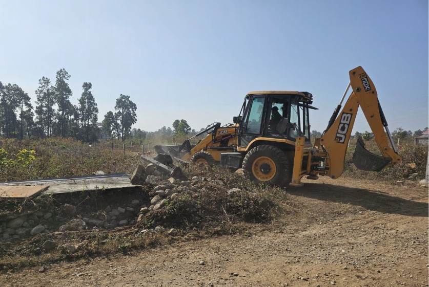 एमडीडीए की सलियावाला धौलास में अवैध प्लॉटिंग पर बड़ी कार्रवाई, 8 से10 बीघा भूमि पर चला ध्वस्तीकरण अभियान