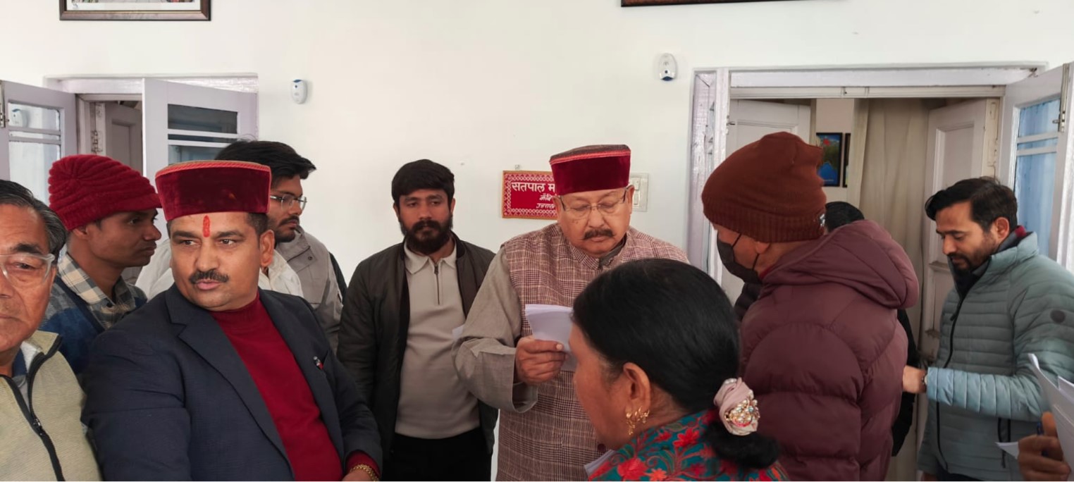 महाराज ने जनसमस्याओं के निराकरण के अधिकारियों को दिए निर्देश