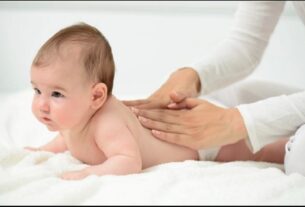 क्या मालिश करने से बच्चा ज्यादा मजबूत, हेल्दी और तेजी से विकसित होता है? जानिए डॉक्टर की राय
