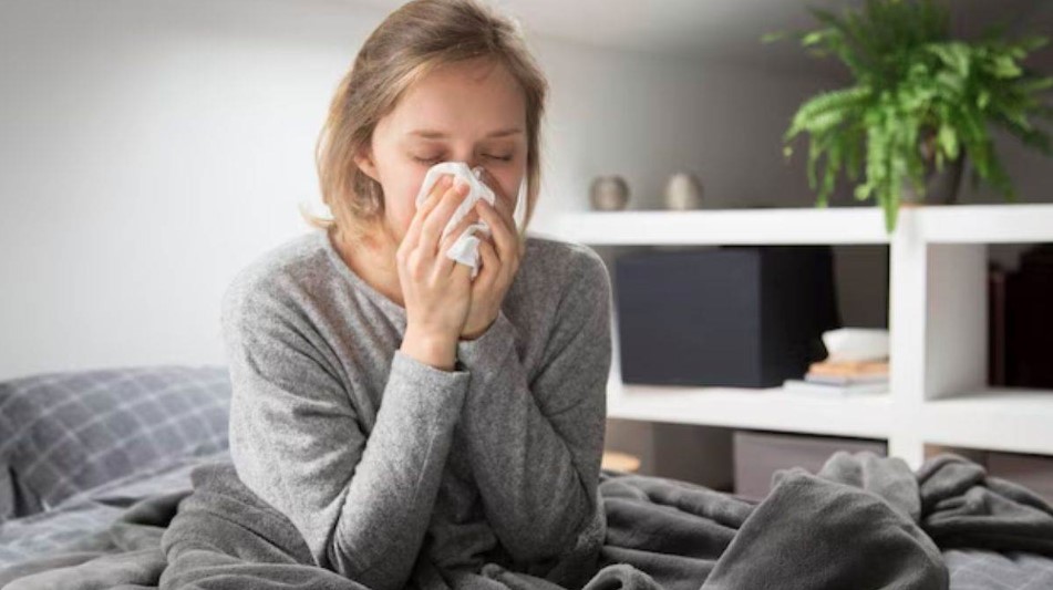 मौसम बदलते ही क्यों बढ़ जाते हैं सर्दी-जुकाम के मामले? जानिए इसके कारण और बचाव के उपाय