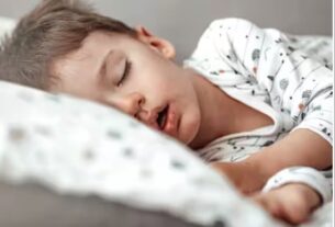 क्या आपका बच्चा भी लेता है खर्राटे? तो ना करें नजरअंदाज, हो सकता है किसी बीमारी का संकेत