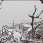 हर्षिल घाटी में भारी बर्फबारी, सुक्की टॉप पर सड़क बंद, कई गांवों का संपर्क टूटा